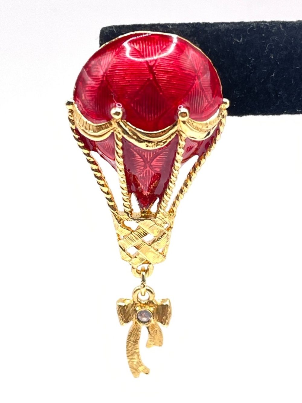 Vintage Avon 1994 Winds of Charm Hot Air Balloon Pin Brooch